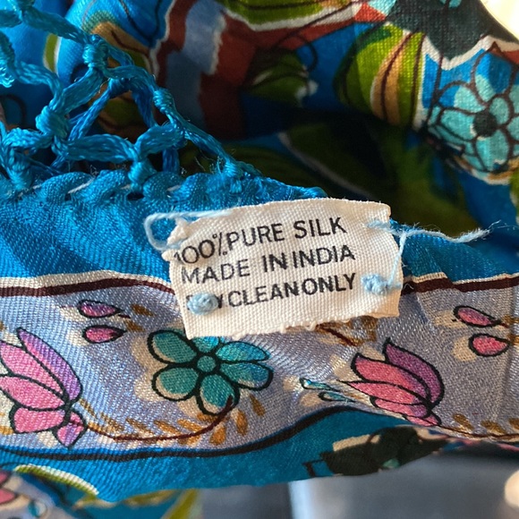 Vintage 100% Silk sari shawl scarf in Excellent Condition 39x39 made in India - Picture 11 of 12